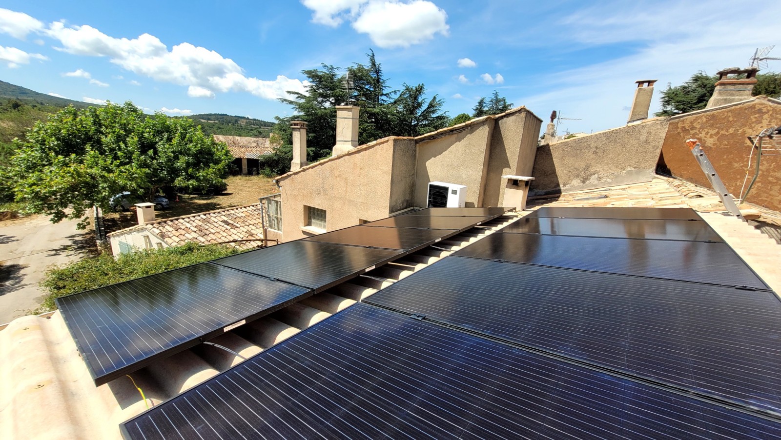 Installation de panneaux solaires 3kwc en surimposition de toiture à Sault (84)