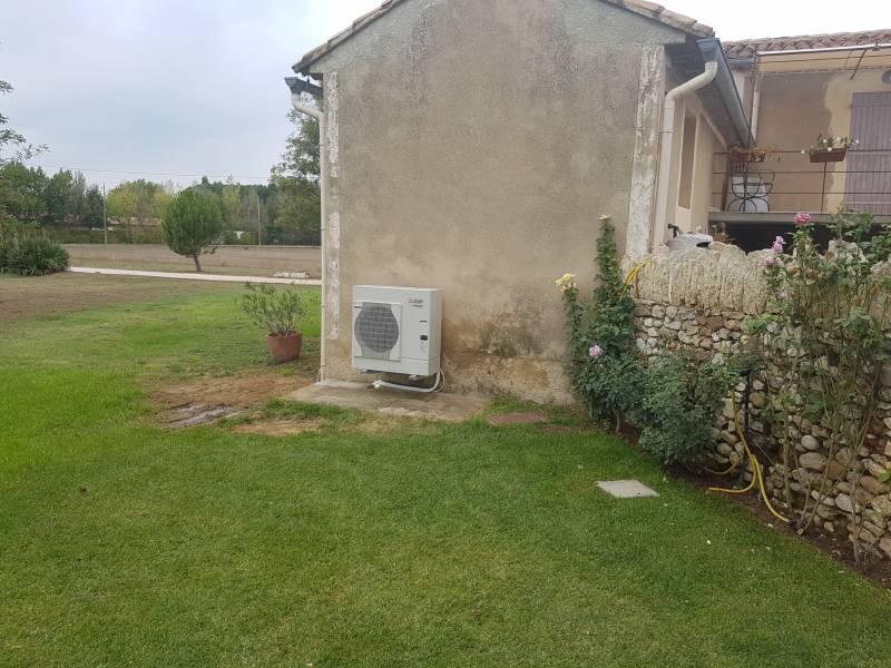 Groupe Exterieur Ecodan installé par provence chauffage à Roussillon