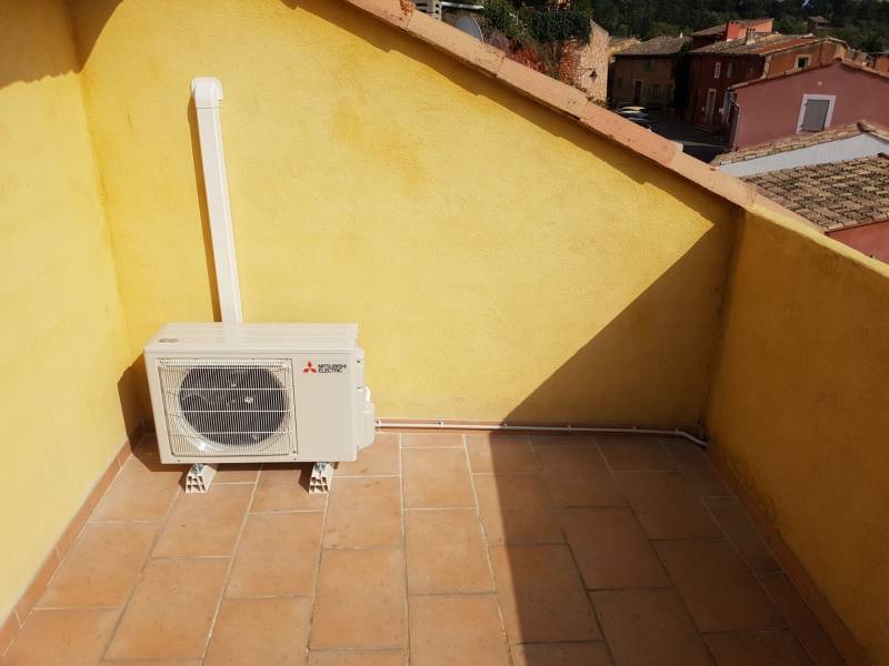 Pose de climatisation réversible Mitsubishi Electric dans le Luberon