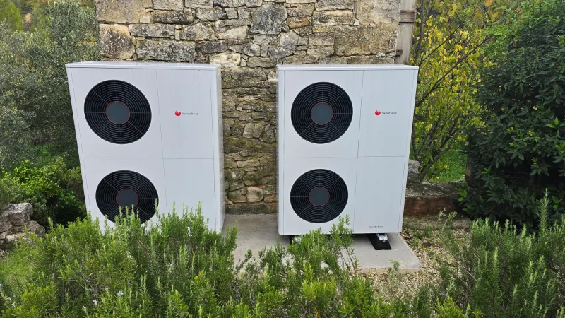 Raccordement et réglage d’une pompe à chaleur air eau haute température dans le Luberon à Apt avec régulation et pilotage à distance