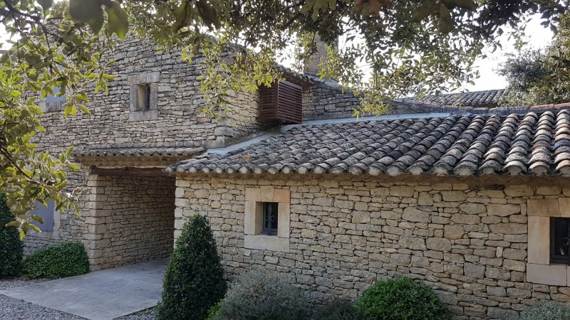 Installateur de climatisation réversible pour les professionnels de la restauration et de l'hôtellerie dans le Lubéron