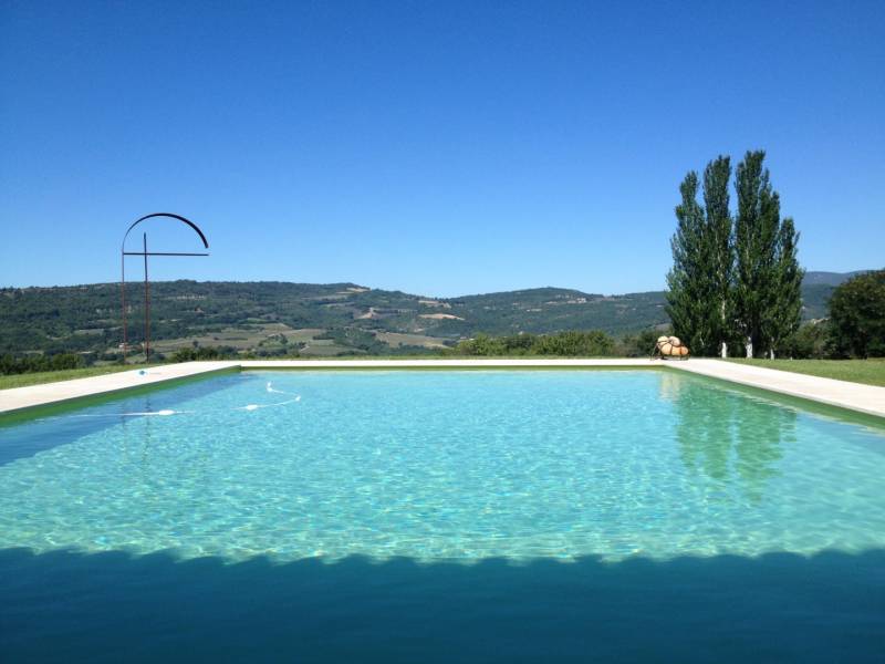 Piscine avec poutre à débordement vaucluse
