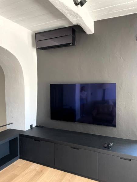 Installation d'une climatisation réversible monosplit Mitsubishi Electric à Roussillon dans le Vaucluse