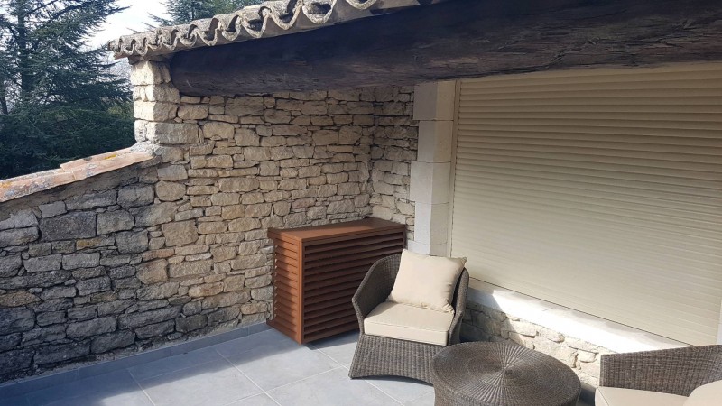 Installateur de climatisation réversible pour les professionnels de la restauration et de l'hôtellerie dans le Lubéron