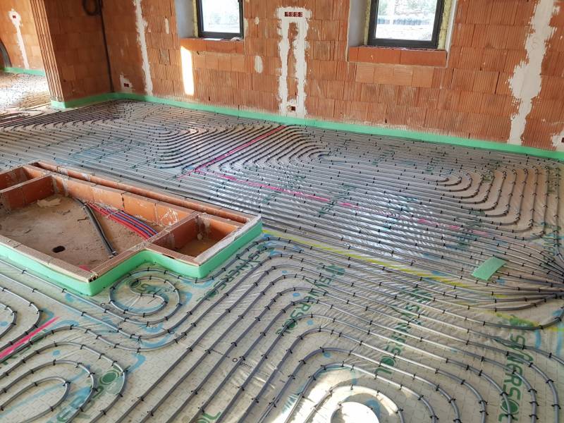 Installation de pompe à chaleur à Gordes Luberon, sur un plancher chauffant réversible avec production d'eau chaude