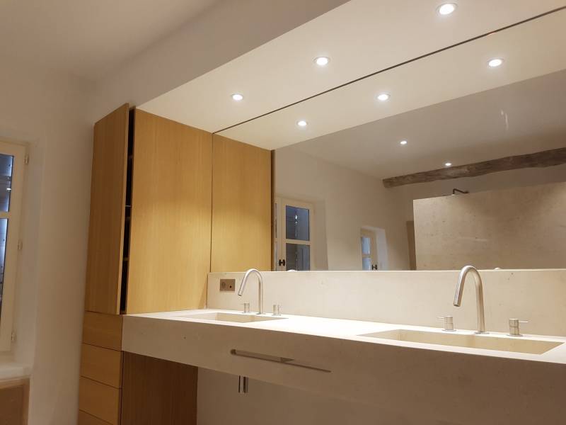 double vasque en pierre avec robientterie troi trous en inox brossé Gordes